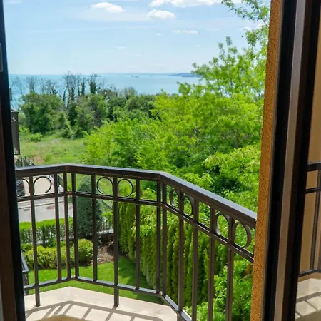 Spacious Family Near The Sea Апартаменти Варна